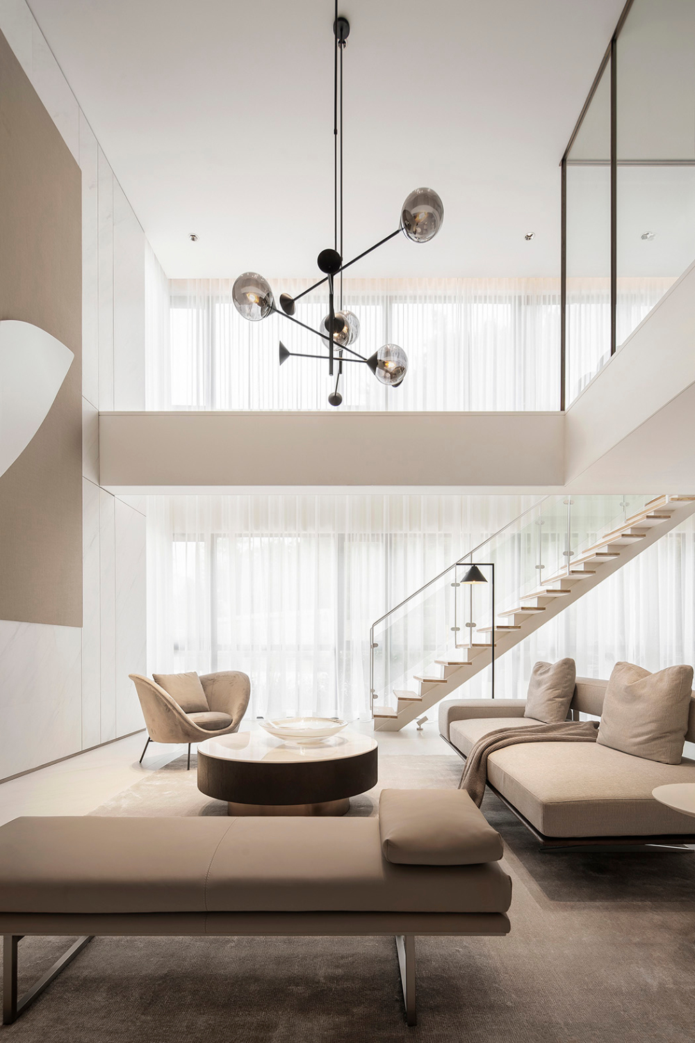 轻奢素雅风格室内家装案例效果图-客厅楼梯