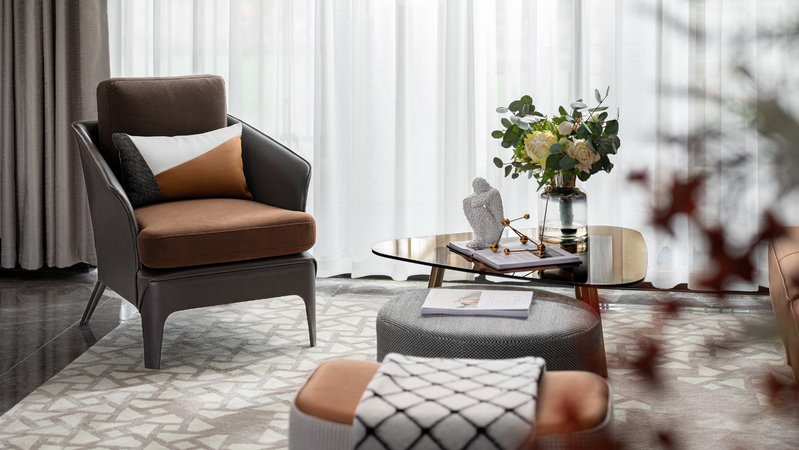 现代轻奢风格室内设计家装案例-客厅茶几沙发